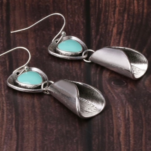Turquoise Decor Geometric Drop Earrings - Picture 3 of 4